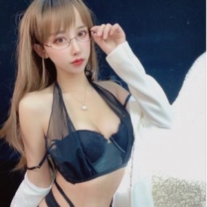 岁酱女神视频合集：反差萌JK道就娆金主支持，颜值水嫩