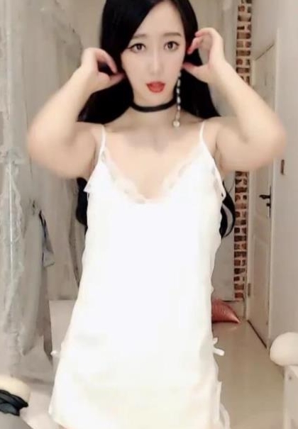 Micracle则是一个时尚靓丽的女性，妆容精致，给人一种专业的感觉。这三位美女的合集，视频大小/数量丰富，绝对是网红粉丝们不容错过的精彩内容！