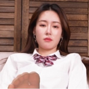 性感美女芝芝展示丝袜脚丫的1V+5.3G视频，百度盘下载