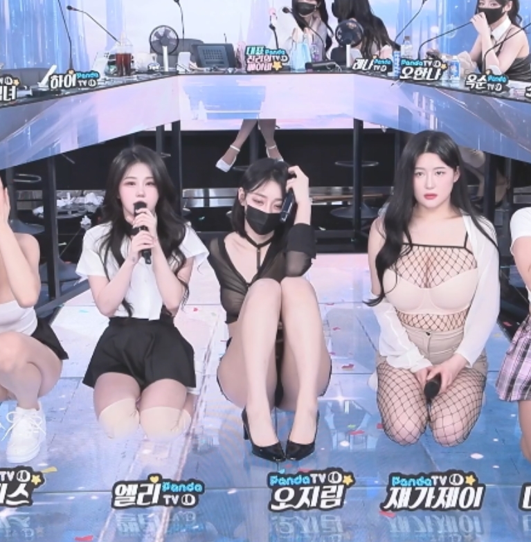 自行打包视频合集:韩国脱衣舞、密室逃脱、骰子战争,37G大小,4个视频