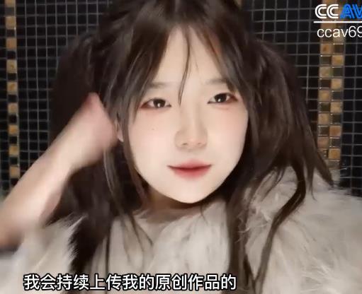 双马尾黑丝JK妹子自拍美颜滤镜1V-400M视频，C宝马男车灯照耀下的年轻爸爸