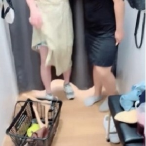 女大学生双穴换衣间展示视频[1V+1.27GB][百度盘]