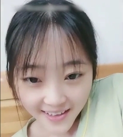 清纯甜美学生妹，学校女神，男友面前小小狗[1v+760M]