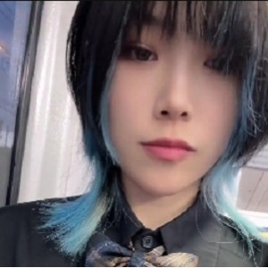 反差光“阴”眼镜学生妹展示癖小小狗