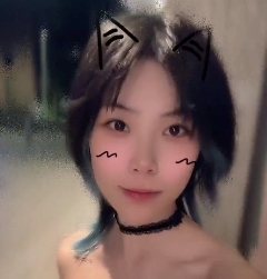 反差光“阴”眼镜学生妹展示癖小小狗