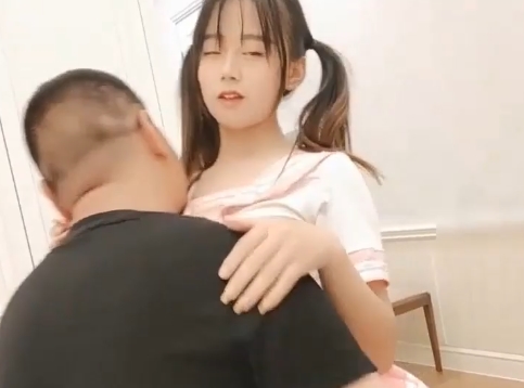 精选乖乖女双马尾妹子对白表情超级开放用口吞金视频