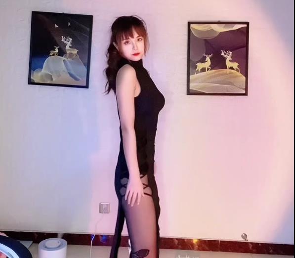 悠宝儿泳装定制+热舞社保专辑：养眼泳装定制，热舞视频资源，满足粉丝期待！