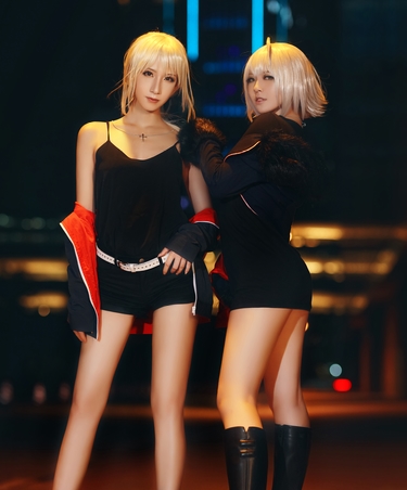 高颜值御姐COSER半半子福利姬的快手号资源，包括直播、写真集、视频和照片，引起了大量粉丝的关注。然而，这位御姐却被陷害成为了市场上不堪过去的女主播。