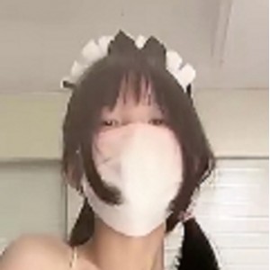 Coser小妹白丝双马尾美腿进入1V+M百度盘