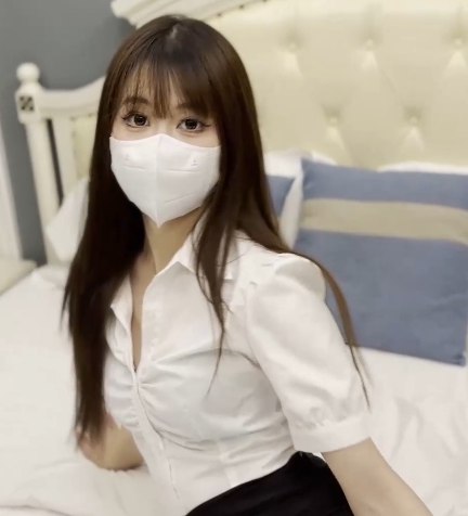 Cola酱窈窕美少女清纯OL穿搭，吊带黑丝包臀，436m百度盘1v+