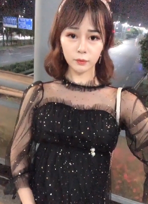 《张思妮火爆虎牙宅男圈，穿暴露服装、给力舞蹈、性感表演，给观众带来火爆有尺度的视频合集》