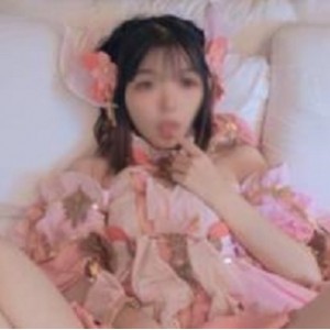 可爱网红小余：模仿动漫角色，精选反差婊，秀萝套图，精致五官，柔美身材，让你一眼就记住