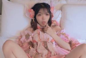 可爱网红小余:模仿动漫角色,精选反差婊,秀萝套图,精致五官,柔美身材,让你一眼就记住