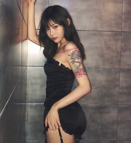 《痞幼600万粉丝:极大魅力的网红大咖,拍摄性感撩人、温柔甜美、清秀可人的私拍完整合集877P-500M》