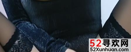 御姐网红闫研自拍成熟性感视频1G大尺寸高清视频，身材火辣，皮肤细腻，大长腿，简单又性感。