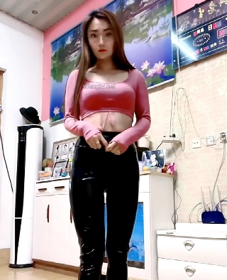 虎牙御姐眼镜主妇稀缺散播合集：性感日本禁忌，豪礼资源丰富