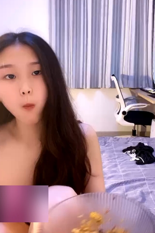 爱的献身：极品清纯美少女的第一视角