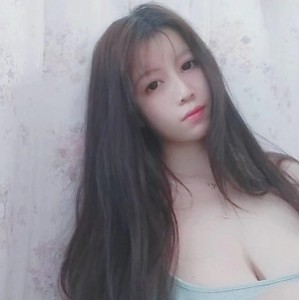 《网红{{网红名字}}福利视频：柔美而又充满力量的舞蹈，梦幻般的浪漫气息》