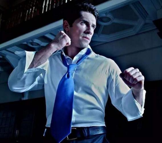 《抢劫巨额赃款,斯科特·阿金斯与杜夫·龙格尔领衔主演的犯罪动作片》《堕落之堡》