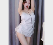 斗鱼辣条条SSS：蓝光5G超清，水蛇腰特林，64V美女诱惑