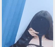 《浮力姬：妹子造型、粉色发丝的网红小编，可爱搞笑的热议视频》