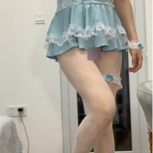 火爆宅男粉梦想老师出现！某推火爆人气力荐极品生物老师闵儿，Y乱到极致的浮力姬！