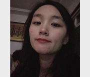 反差妹子Papa私拍：15套素颜女神渔网吊带窗边Papa足控1.2G