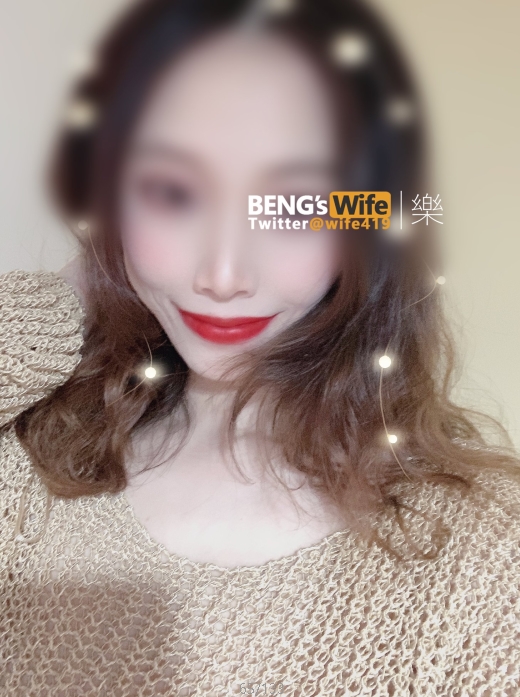 阿崩某推夫妻档：性感视频，爱情点燃热潮