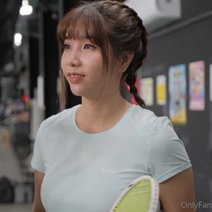 小彩旗：传媒新舞蹈视频收藏百度、ED2K，4v2.7g