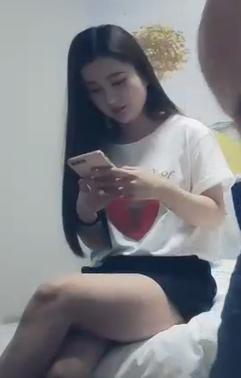 整个网络直播行业的发展。而另一些人则认为，这种现象只是市场竞争的一部分，每个主播都在努力提升自己的影响力，这也是一种正常的商业行为。无论如何，小天的七天探花合集