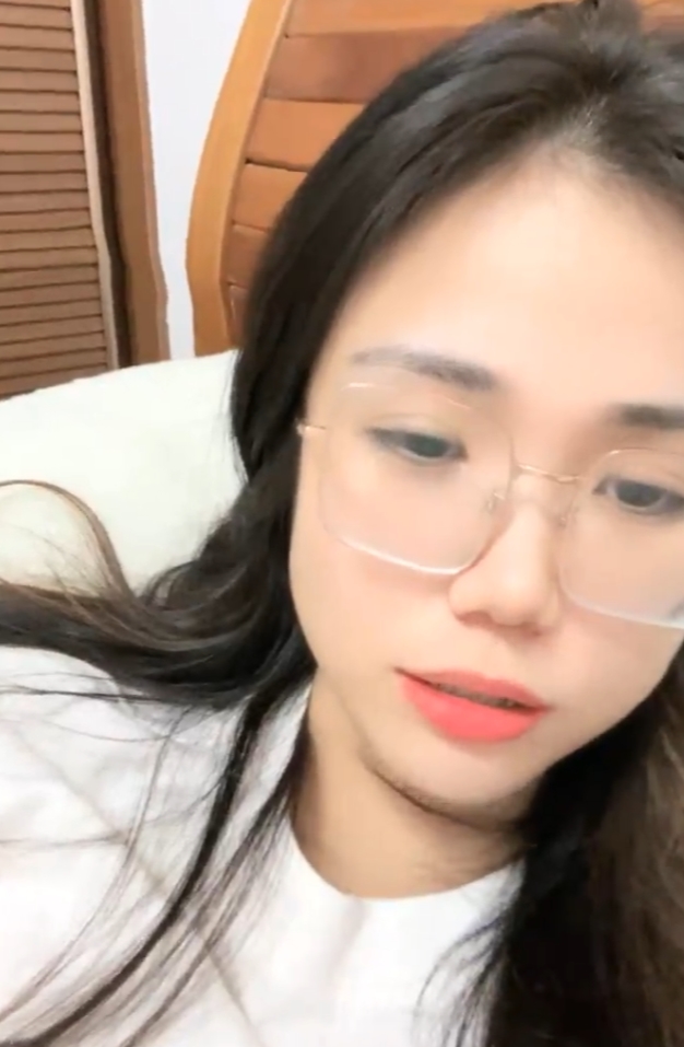 60v56.4g清晰度，反差眼镜妹妮妮：收藏百度ED2K