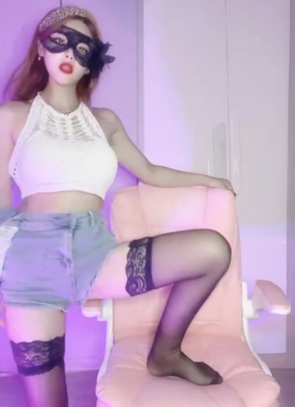 火辣艾米：面纱女神的定制热舞尺度合集，77V，5.73GB，百度盘