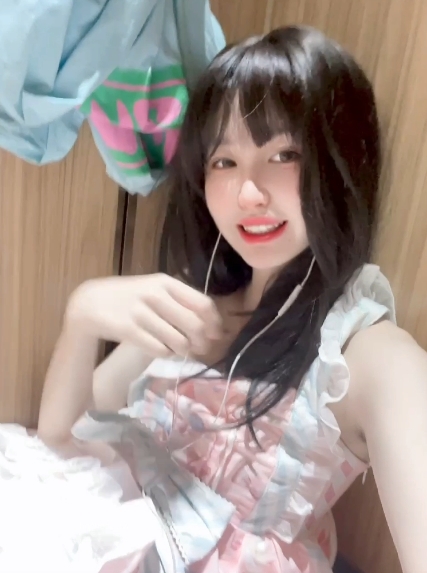 小雪资源合集：反差婊心陪玩视频下载，9.8GB文件，百度盘zip格式