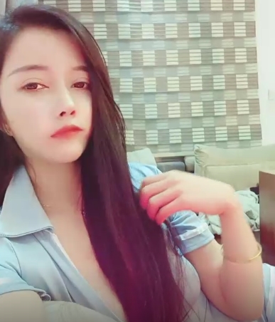 享受,更是一种情感的碰撞。观众们可以在她的直播中找到自己的欢乐和慰藉,同时也能感受到一种独特的亲近感。如果你也对这位虎牙主播感兴趣,不妨来看看这个最新定制合集,