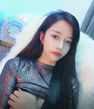 享受,更是一种情感的碰撞。观众们可以在她的直播中找到自己的欢乐和慰藉,同时也能感受到一种独特的亲近感。如果你也对这位虎牙主播感兴趣,不妨来看看这个最新定制合集,