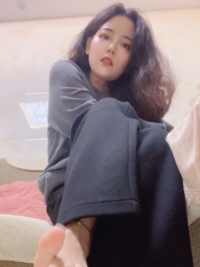 套路直播女神豆满月，17个视频总计9.38g，百度ED2K收藏