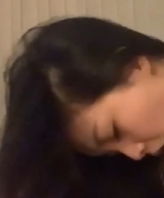 清纯女神李天宜与帅哥男友的亲密自拍大曝光！展示极度反差的互动互动，让人震惊不已！