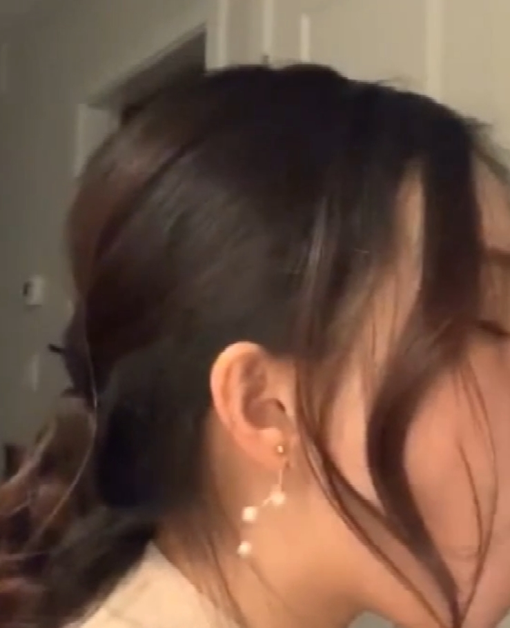 清纯女神李天宜与帅哥男友的亲密自拍大曝光！展示极度反差的互动互动，让人震惊不已！