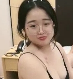 18岁小姑娘高难度动作直播，1V667M视频火爆网络