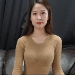 性感妹妹穿包臀裙棉袜肉丝展示，976M百度云资源