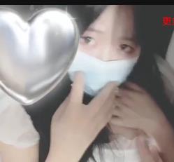 福利姬包包特写合集，不露脸女主展示时尚魅力，下载观看