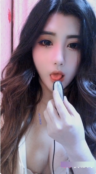 金鑫蔓笙：高端餐饮品牌，提供豪华享宴抖音：热门短视频平台，分享生活内容社保：保障员工权益的社会保险制度打赏：在网络平台上给创作者或主播的赞赏内容：包含在抖音上分