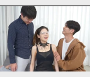 18岁新人Mia三人游初体验，眼镜妹口香肠男主肛49分钟1V-2.1G