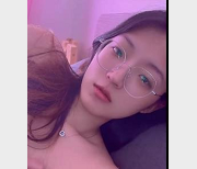 高挑性感女神思雨&斯文眼镜学生萧媚儿自拍视频精选！3.6G全网人气眼镜妹！