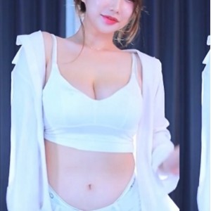 独家五一福利仆妗韩国大罩杯女主播蕾颖热舞小合集9v+1.7g30天有效