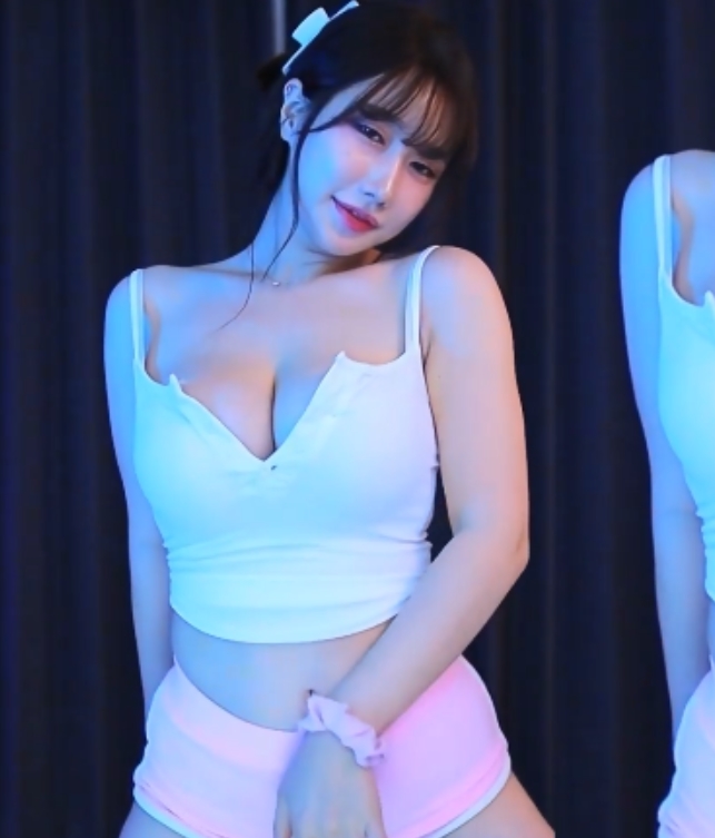 独家五一福利仆妗韩国大罩杯女主播蕾颖热舞小合集9v+1.7g30天有效