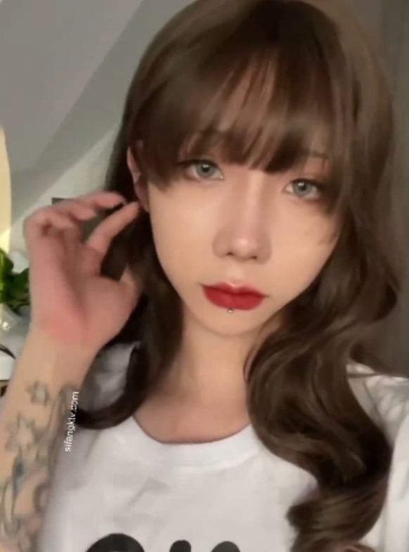 TS主播十六夜淚付费福利合集：4个视频1208P画质，时长17秒，含3个GIF，2.23G文件大小