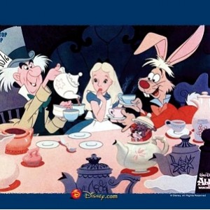 爱丽丝梦游仙境：经典动画电影，探索奇幻世界！