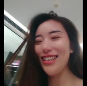 团建女王神秘自拍，黑丝眼罩，时长1小时34分钟，文件大小1.7G