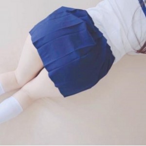 JK妹子MeeHuTao奇怪姿势自娱自乐作品7V1G，画风唯美清纯资源观看